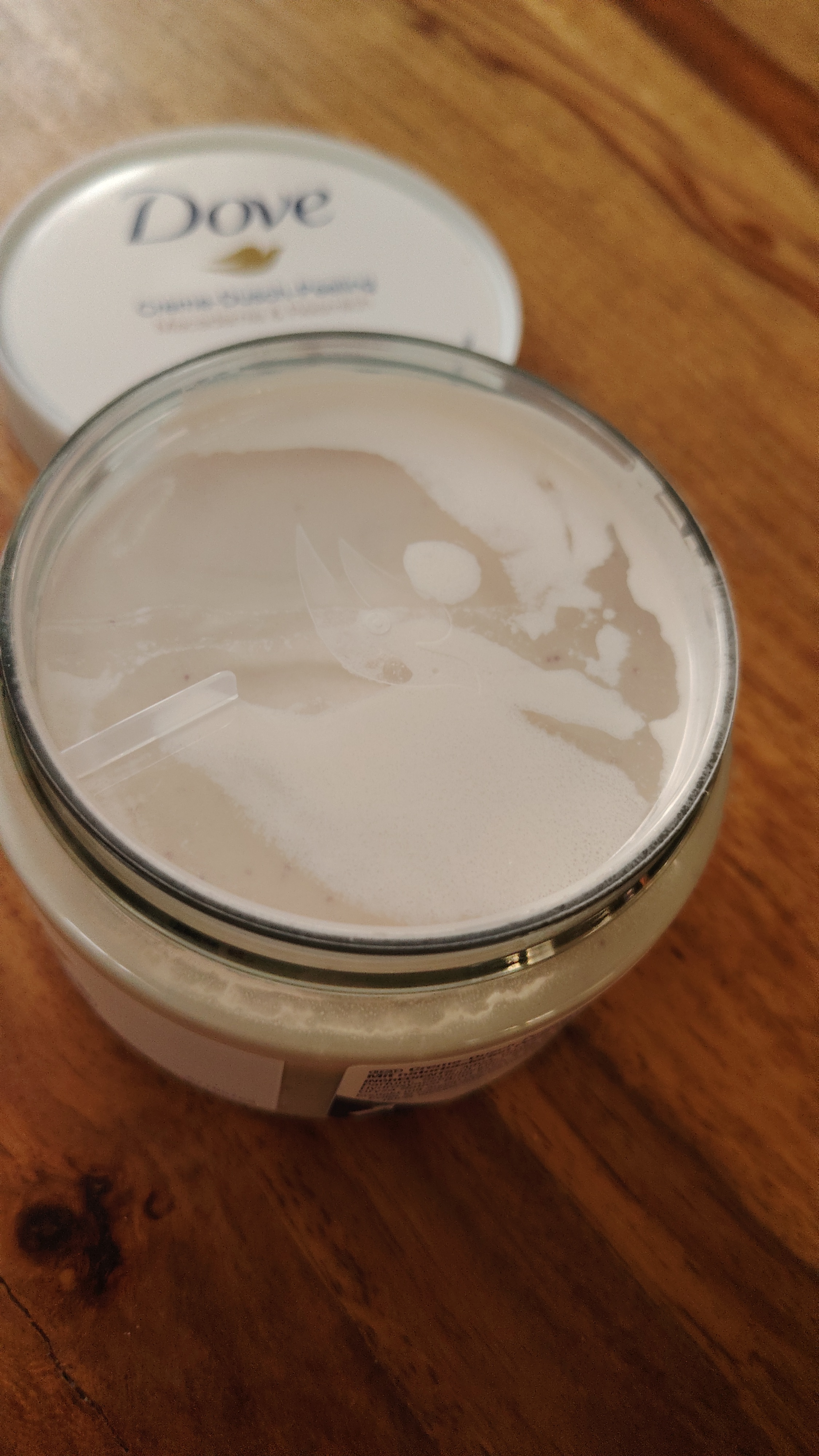 Dove Dusch-Peeling 4er Pack – Macadamia & Reismilch + Granatapfel & Sheabutter